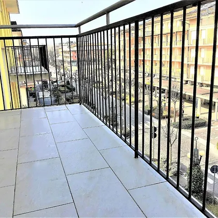 Апартаменти Bibione Central Apartment Бібіоне